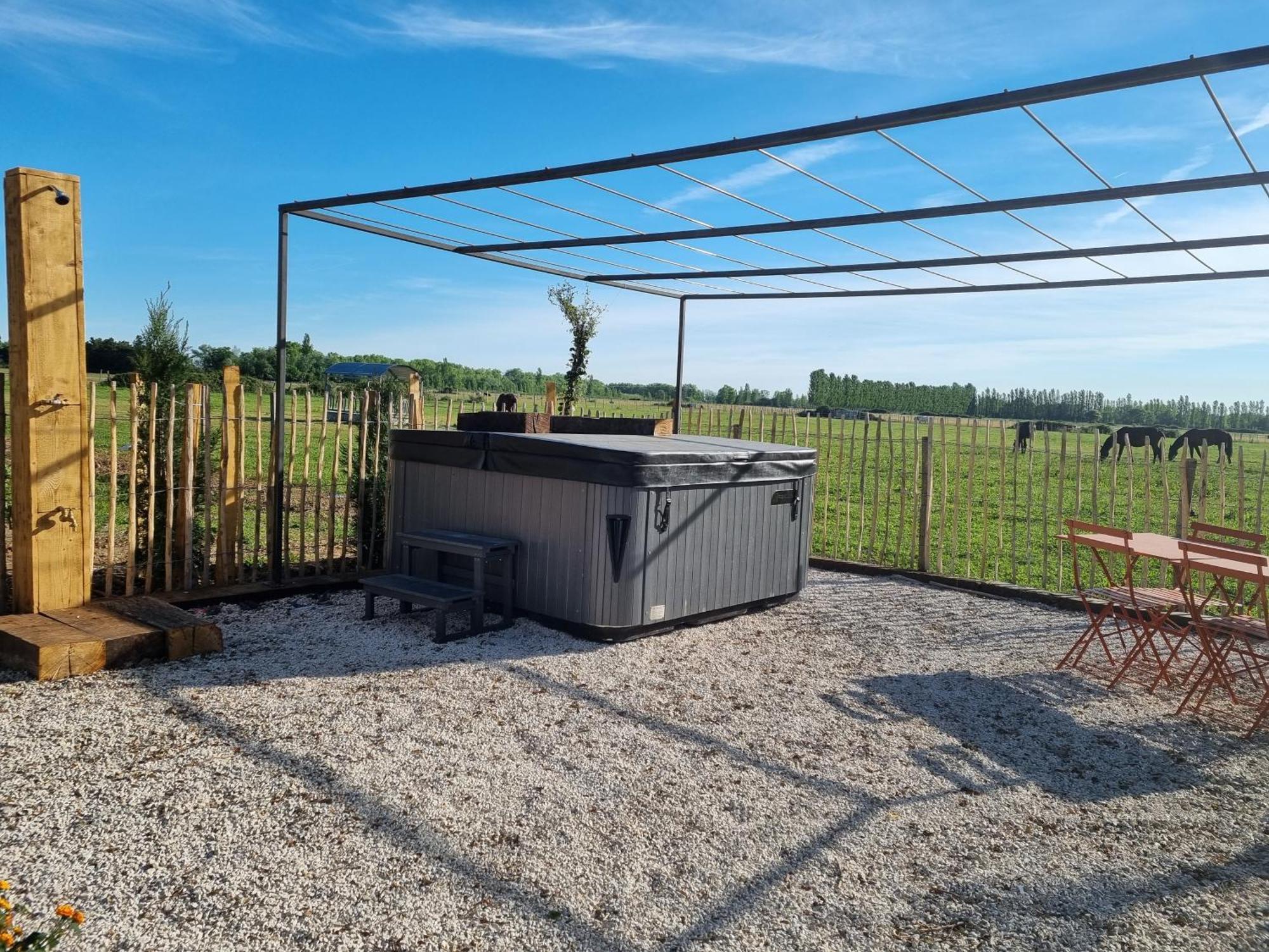 Cerisier Climatisée, à La Campagne Villa Arles