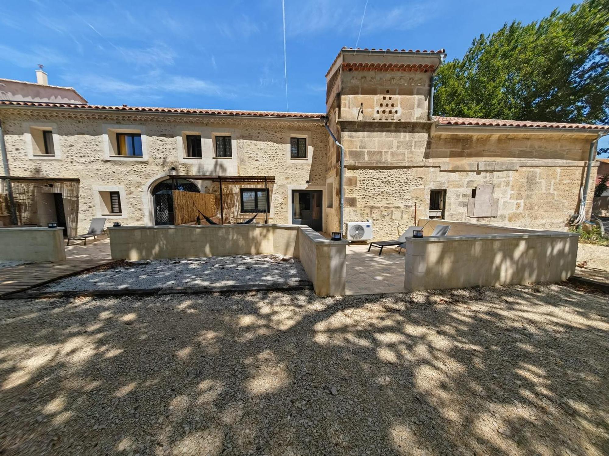 Cerisier Climatisée, à La Campagne Villa Arles