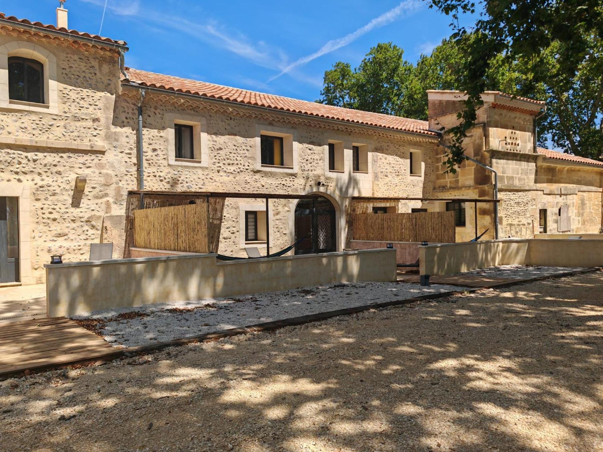 Cerisier Climatisée, à La Campagne Arles