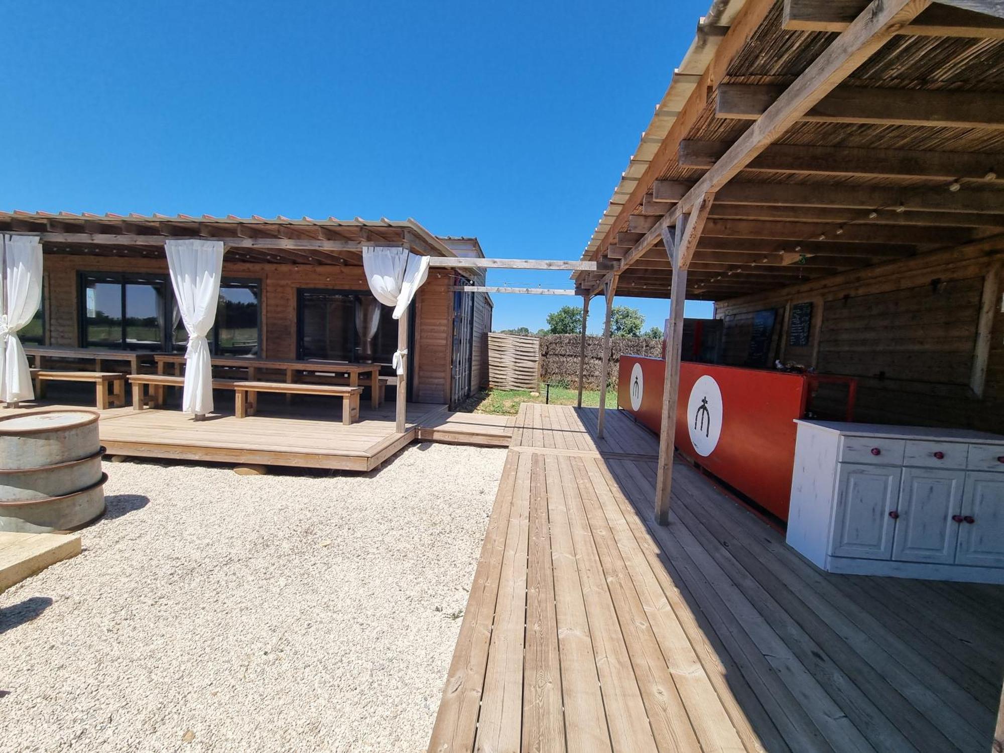Cerisier Climatisée, à La Campagne Villa Arles