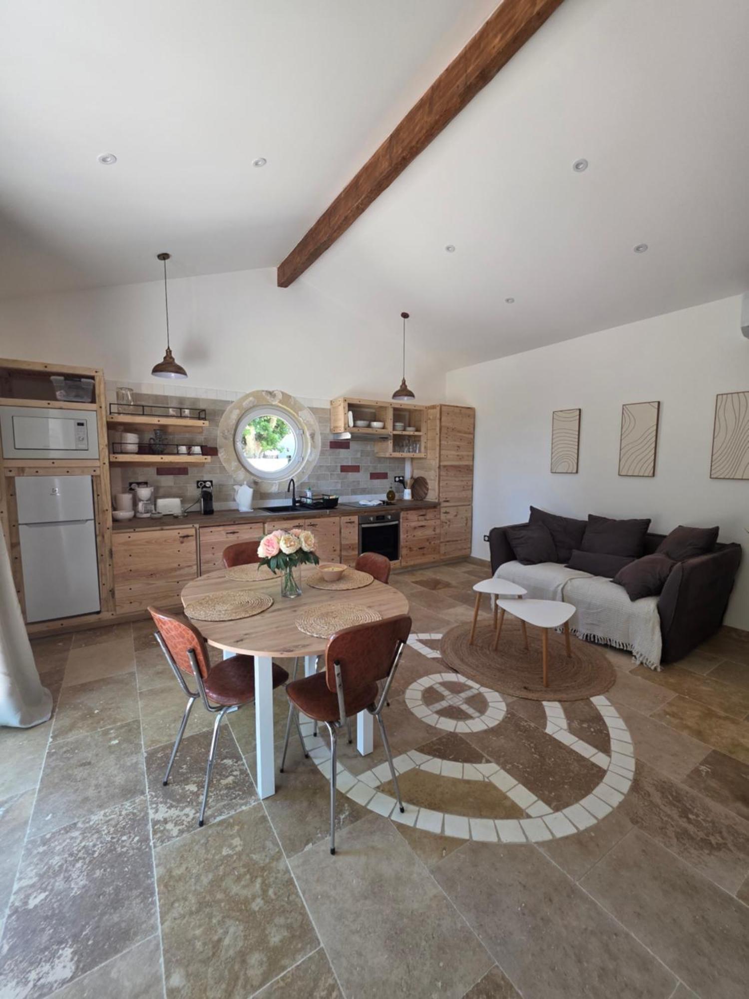 Villa Cerisier Climatisée, à La Campagne *